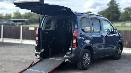 Used Peugeot Rifter Allure 102 HP (75 kW) 2022 Blue MPV