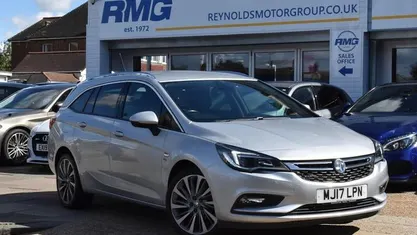 Used Vauxhall Astra Elite 150 HP (110 kW) 2017 Silver Estate