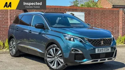 Second-hand Peugeot 5008 Premium 181 CP (133 kW) 2019 Verde SUV