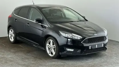 Used Ford Focus Zetec 120 HP (88 kW) 2015 Black Hatchback