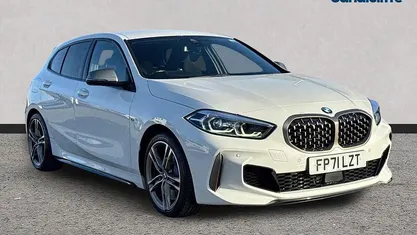 Begagnad BMW M135 Comfort Edition 306 HK (225 kW) 2022 Vit Halvkombi
