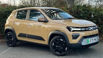 New 2025 Dacia Spring Extreme Hatchback | £11,036 (Fair price)