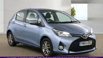 Used Toyota Yaris 99 HP (72 kW) 2015 Blue Hatchback