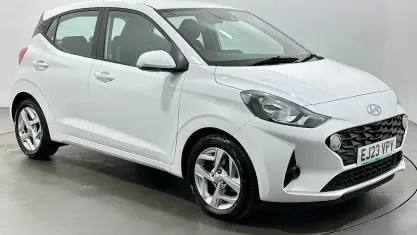 Used Hyundai i10 SE 67 HP (49 kW) 2023 White Hatchback