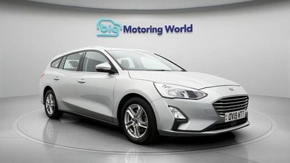 Begagnad Ford Focus Zetec 120 HK (88 kW) 2019 Silver Kombi