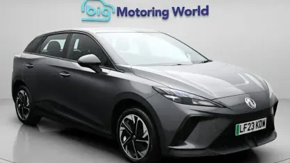 Begagnad MG MG4 EV SE 319 kW (435 HK) 2023 Halvkombi
