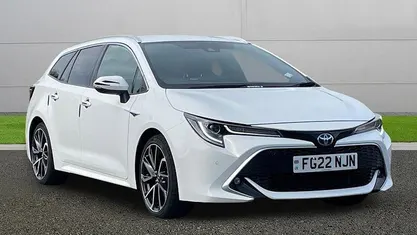 Used Toyota Corolla 184 HP (135 kW) 2022 White Estate