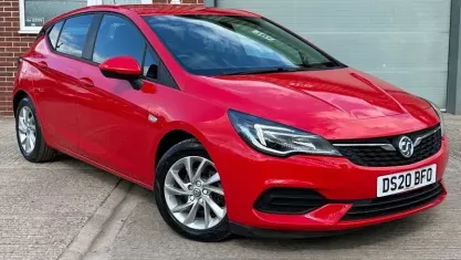 Used Vauxhall Astra Business Edition 131 HP (96 kW) 2020 Red Hatchback