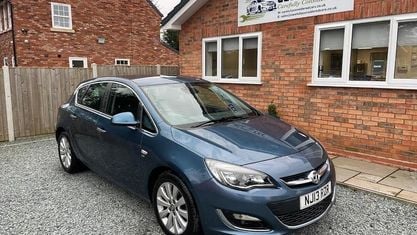 Begagnad Vauxhall Astra Elite 165 HK (121 kW) 2015 Halvkombi