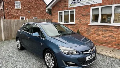 Used Vauxhall Astra Elite 165 HP (121 kW) 2015 Hatchback