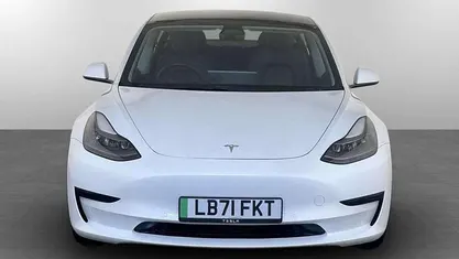 White Used 2021 Tesla Model 3 Standard Range Plus Sedan | £15,695 (Good price)