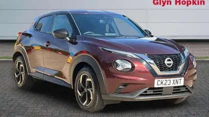 Begagnad Nissan Juke N-Connecta 114 HK (83 kW) 2023 Röd SUV
