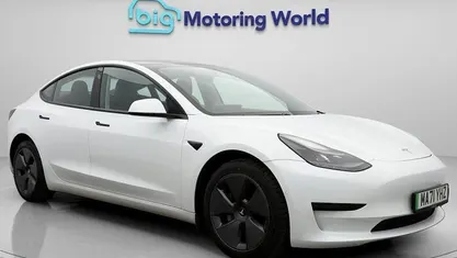Used Tesla Model 3 Standard Range Plus 222 kW (302 HP) 2021 White Sedan