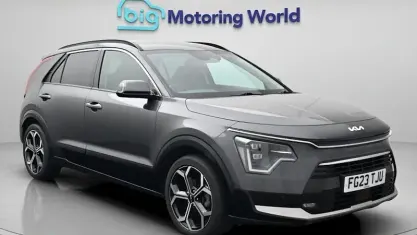 Usado Kia Niro 141 HP (103 kW) 2023 Cinzento SUV
