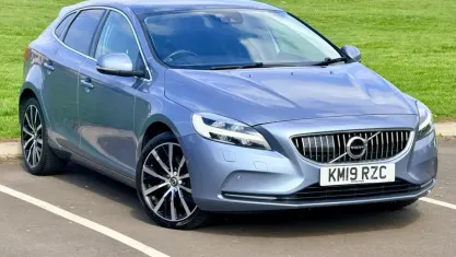 Second-hand Volvo V40 Inscription 152 CP (111 kW) 2019 Albastru Hatchback