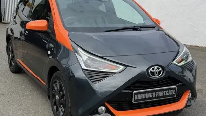 Used Toyota Aygo Edition 72 HP (52 kW) 2021 Graphite and orange Hatchback