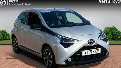 Used Toyota Aygo Trend 72 HP (52 kW) 2021 Silver splash (metallic paint) Hatchback