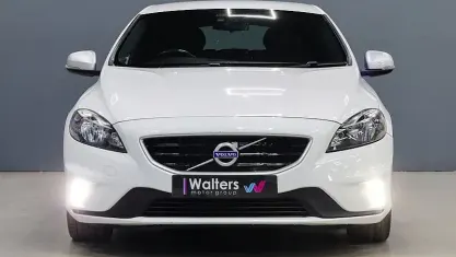 Used Volvo V40 R-Design 120 HP (88 kW) 2019 Hatchback