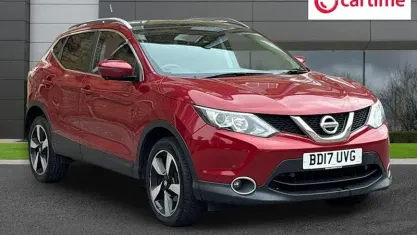 Used Nissan Qashqai N-Connecta 110 HP (80 kW) 2017 Red SUV
