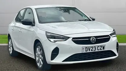 Usado Vauxhall Corsa Design Edition 101 HP (74 kW) 2023 Branco Citadino