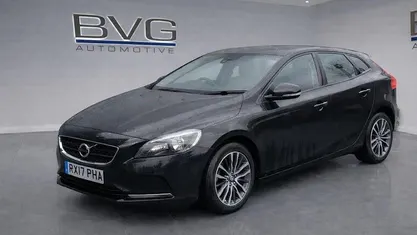 Used Volvo V40 Momentum 122 HP (89 kW) 2019 Hatchback