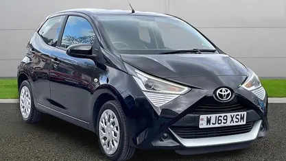 Used Toyota Aygo X-play 72 HP (52 kW) 2020 Hatchback