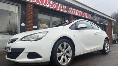 Used Vauxhall Astra GTC Sport 140 HP (102 kW) 2014 White Coupe