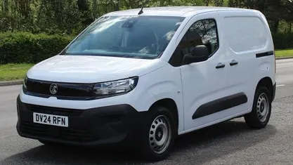 Used Vauxhall Combo S 102 HP (75 kW) 2024 White MPV