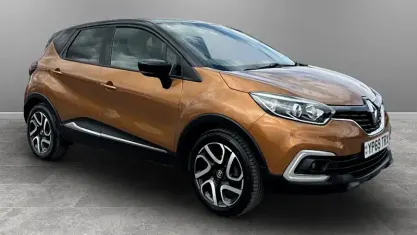 Used Renault Captur Iconic 90 HP (66 kW) 2019 Black SUV