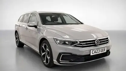 Used VW Passat Advance 218 HP (160 kW) 2023 Grey Estate
