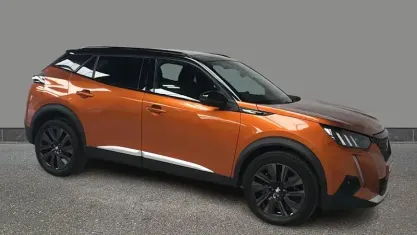 Käytetty Peugeot 2008 GT 154 HP (113 kW) 2020 Oranssi Katumaasturi