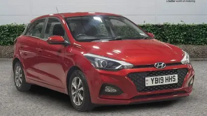 Used Hyundai i20 SE 84 HP (61 kW) 2019 Red Hatchback