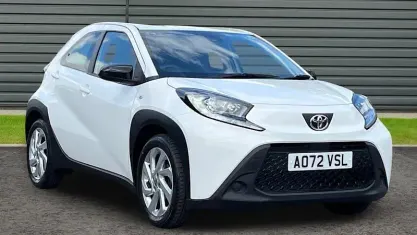 Used Toyota Aygo X PURE 72 HP (52 kW) 2025 SUV