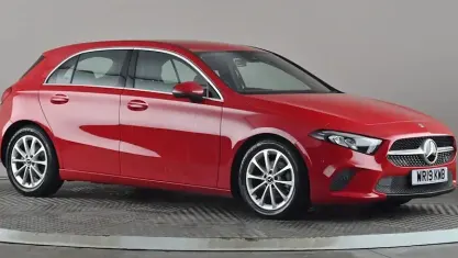 Używany Mercedes A180 Executive 116 KM (85 kW) 2019 Czerwony Hatchback