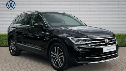 Begagnad VW Tiguan Elegance 150 HK (110 kW) 2023 Svart SUV