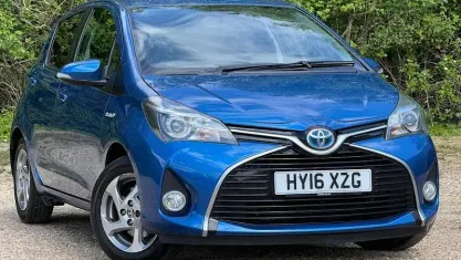 Second-hand Toyota Yaris Hybrid 101 CP (74 kW) 2016 Albastru Hatchback