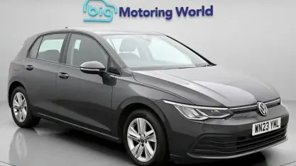 Usado VW Golf VIII Life 150 HP (110 kW) 2023 Cinzento Citadino