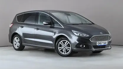 Usado Ford S-MAX Titanium 179 CV (131 kW) 2017 Gris Monovolumen