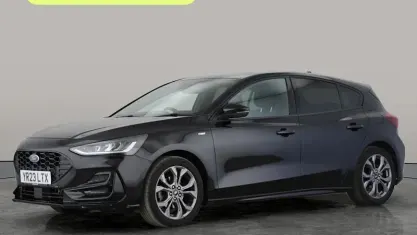 Usado Ford Focus ST-Line 125 CV (91 kW) 2023 Negro Utilitario
