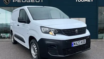 Używany Peugeot Partner Premium 102 KM (75 kW) 2023 Minivan