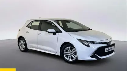 Used Toyota Corolla 122 HP (89 kW) 2022 White Hatchback