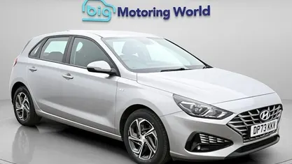 Begagnad Hyundai i30 SE 120 HK (88 kW) 2023 Silver Halvkombi