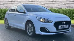 White Used 2019 Hyundai i30 SE Hatchback | £5,850 (Fair price)