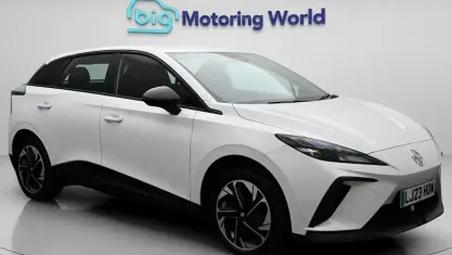 Begagnad MG MG4 EV SE 150 kW (204 HK) 2023 Halvkombi