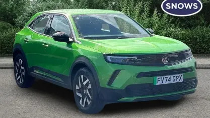 Begagnad Vauxhall Mokka Design Edition 100 kW (136 HK) 2024 Grön SUV