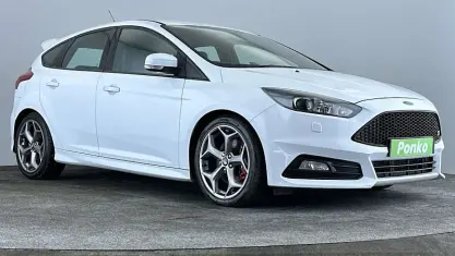 Used Ford Focus ST 185 HP (136 kW) 2016 White Hatchback