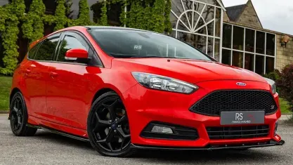 Begagnad Ford Focus ST 185 HK (136 kW) 2015 Röd Halvkombi