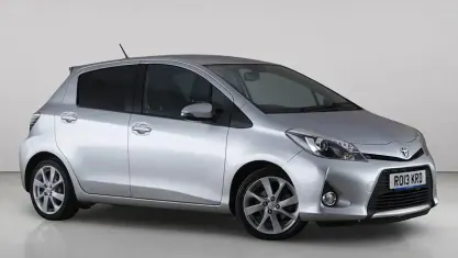 Used Toyota Yaris 101 HP (74 kW) 2013 Silver Hatchback