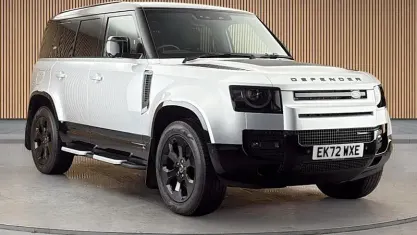 Used Land Rover Defender Dynamic 250 HP (183 kW) 2022 Hakuba silver SUV