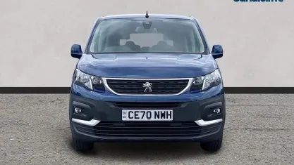 Usado Peugeot Rifter Active 101 HP (74 kW) 2020 Azul Monovolume